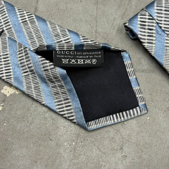 GUCCI Tie 100% Silk Made in Italy Textured Striped Pattern Blue Skinny 2.75" - Picture 8 of 9